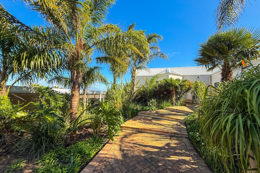 5 Bedroom Property for Sale in Plattekloof Western Cape